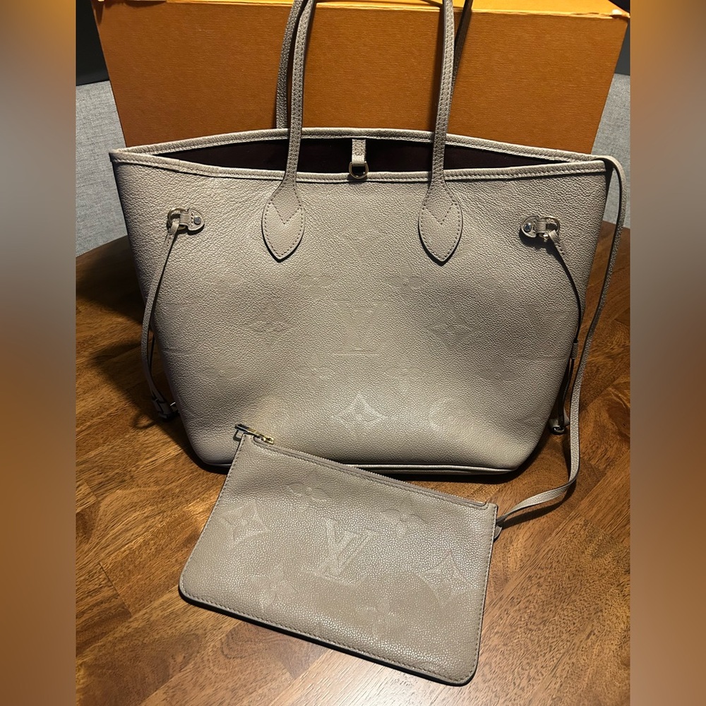 AUTHENTIC Louis Vuitton Never Full with Pouch